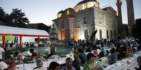 Otoimmn hastalk grubu denilen durumda, immn sistem (baklk sistemi) kontrolsz bir ekilde alarak vcut dokularna zarar verir. Oru dnemlerinde sindirim sistemi dinlendii iin sindirim yolundaki filtre yaps da kendini yeniliyor ve grevini daha kolay yaparak istenmeyen birok yabanc maddenin vcuda emilmesini ve lzumsuz ekilde immn sistemi uyarmasn engelliyor.