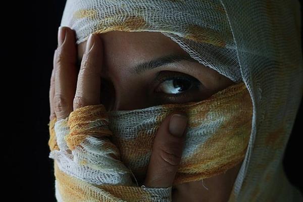 5- Komularla nceden anlap iddet annda polisi aramalarn salayn