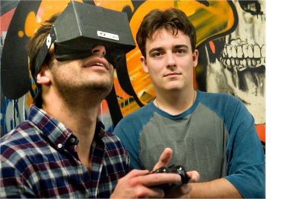 <br><b>Yeni Oculus Rift (Grsel gereklik cihaz)</b></br>  2015 sonunda kmas beklenen yeni Oculus Rift ile oyun dnda network, sinema ve konserlerin de izlenebilmesi bekleniyor.