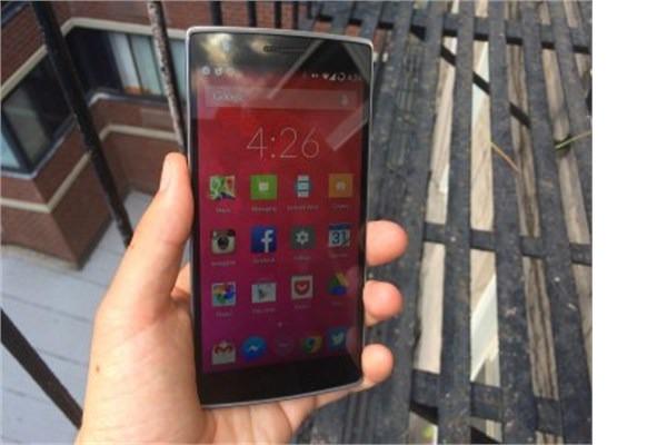 <br><b>One modelinin yeni versiyonu</b></br>  inli irket OnePlus'n 'One' adl telefonu Samsung Galaxy S5 ile ayn zelliklere sahip ve sadece fiyat 350 dolar... One modelinin yeni kk ekranl modelinin 2015'in ilk yarsnda kmas bekleniyor.