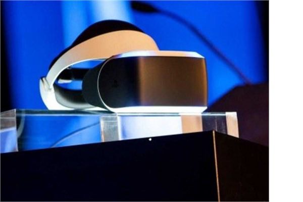 <br><b>Sony VR headset</b></br>  2015 sonunda kmas beklenen Sony VR headset PlayStation 4 ile uyumlu olacak.