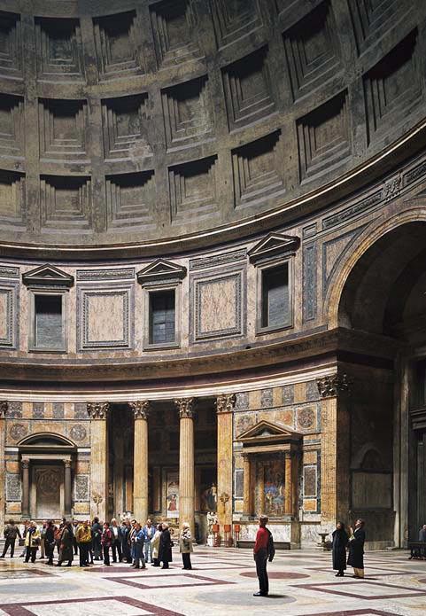 18. Thomas Struth "Pantheon, Rome" (1990/1992 Print) 1,049,000 dolar