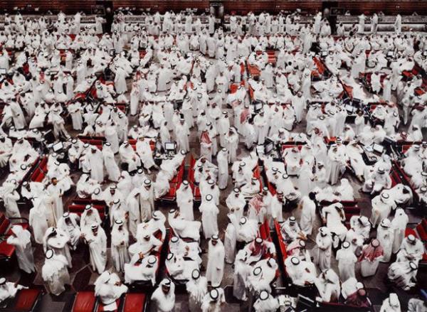 19. Andreas Gursky "Kuwait, Stock Exchange II" (2008) 1,014,354 dolar