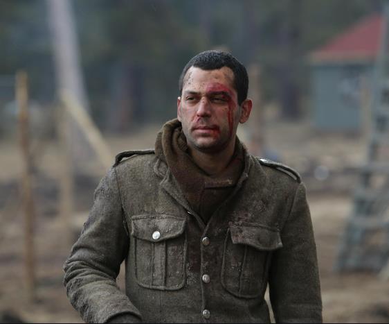 Ksa sre sonra Almanlarn, Krm' Ruslardan kurtarp zgrletirme vaadiyle Trklerden oluan birlik kurma planna dahil olarak Alman ordusunda grev almaya balar. Ancak bunun bir oyun olduunu fark eden Sadk artk gerek Krm kurtuluu iin harekete geecek ve bu esnada hayatnn ak Maria ile de tanacaktr.