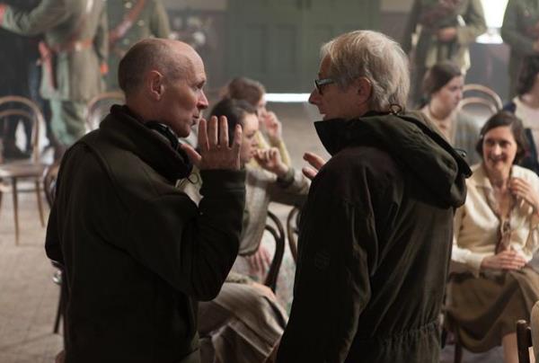 Her ne kadar kilise ve toprak sahipleri gibi eski dmanlaryla yeniden kar karya gelmeyi istemese de artlar bu yzlemeyi zorunlu klar. Gralton, 'salon'u yeniden aar ve n tekrar byk bir hzla yaylmaya balar. Ne var ki Jimmy ve yeniliki fikirlerinin gnbegn artan etkisinden rahatsz olacak nemli bir kesim vardr...