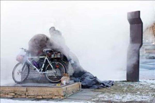 Uluslararas haber ajans AP muhabiri Jacqueline Martin getiimiz Cumartesi gn ABD'nin bakenti Washington'un kar frtnasndan nasl etkilendiini grntlemek iin sokakta 126 adet fotoraf ekti.