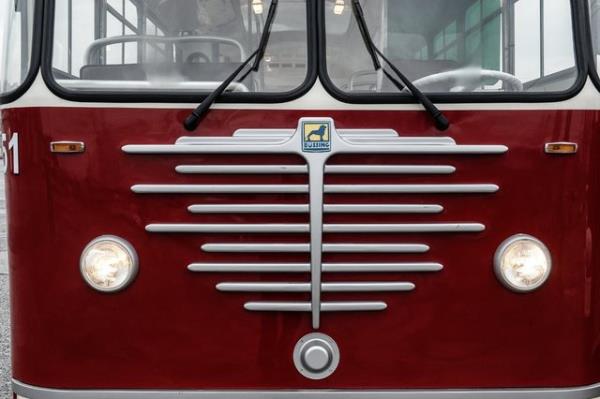 Sever, "ngiltere'nin Leyland firmasndan 1968 ylnda 300 adet alnan bu model otobsler, Trkiye iin zel retildi.