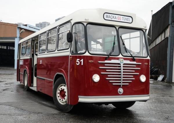 Tramvay ebekesine destek ve tramvay iletilemeyen akslarda alternatif tamaclk yapmak zere 1927'de Fransa'dan 4 Renault-Scemia otobs satn alndn aktaran Sever, unlar kaydetti: