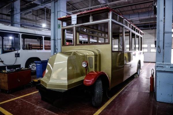 stanbul'da hizmette olan "Tosun" marka otobsn dnda "Bssing", "Leyland" ve "Renault-Scemia" marka otobsleri 85 personelin emeiyle 8 ay boyunca alarak yeniden yaptklarn belirten Sever, aralarn...