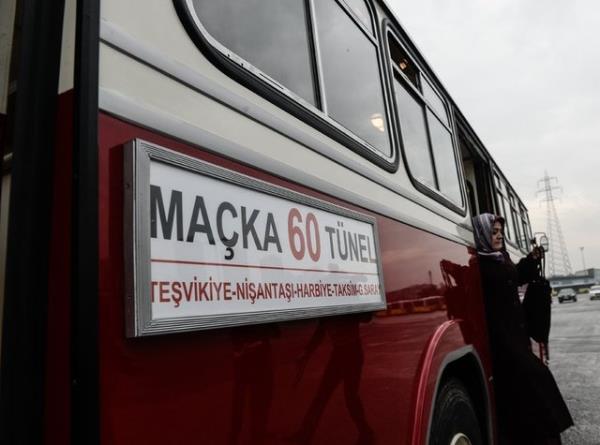 Motorlar yolcu tama kabininin altnda ve yatay ekilde monte edildii iin 'Trambus' olarak tannan ksa Bssingler, 26 oturma ve 25 de ayakta olmak zere toplam 51 yolcu kapasitesine sahip."