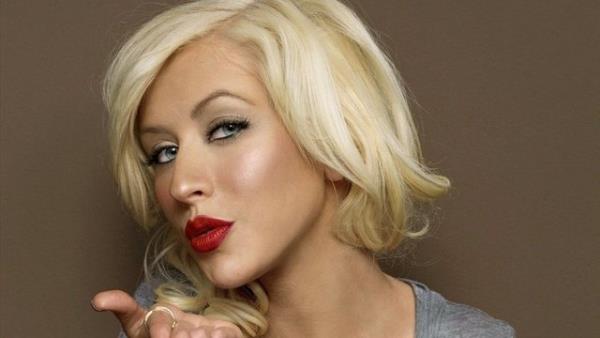 <b>rnek nl:</b> Christina Aguilera'y kendinize rnek aln. Kariyeri boyunca birok kez de geen nl sanat her seferinde bir ncekinden daha da gl ayaa kalkmay baard.