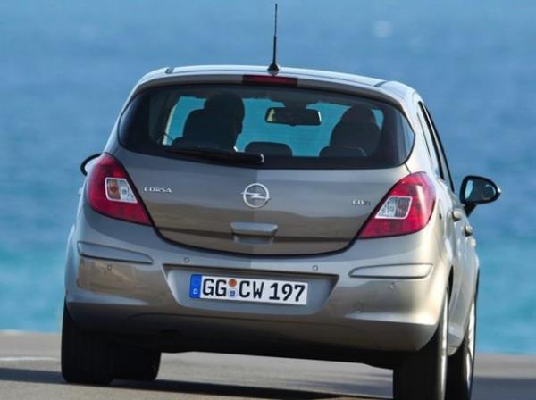 P6 zellii ara saatte 90 km hza gelindiinde aracn sizi sesli olarak uyarp uyarmamasn ayarlar. Silecek tuunu aa ve yukar ynl oynatarak bu uyary hangi hzda almak istediinizi ayarlamanz mmkndr.