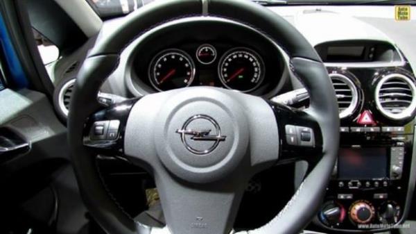 P4 zellii ara seyir halindeyken aracn drt kapsnn birden kilitlenip kilitlenmeyeceini ayarlar.