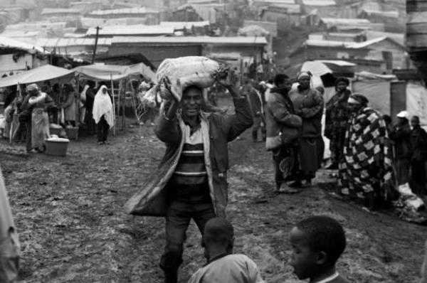 Koltan madencileri lme indikleri her gn iin sadece 7 DOLAR (15 TRY) kazanabiliyor.