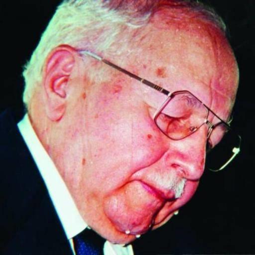 Erbakan, Antkabir zel Defterini mzalarken..