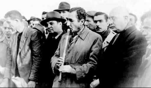 Ve Neyzen Tevfik'in Cenaze Treni -  28 Ocak 1953-Beikta Sinan Paa Camisi