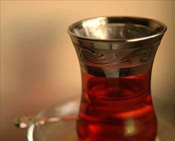 5 dk dan daha uzun bir srede demlenirse adrenalize olan kafeini balayan tanik asitler aa kar.Bylece ay sakinletirici etki yapar.