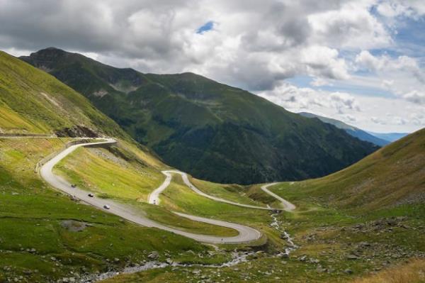 Dnyann deiik lkeleri arasndan en ilgin ve en gzel yollar sizler iin derledik. Kimisi tehlikeli , kimisi ise yolunuzun hi bitmesini istemeyecek kadar gzel. te dnyann en harika yollar...    <p>Transfagarasan - Romanya</p>