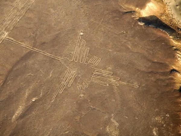 Peru Nazca'daki ovalar... Sinekkuunu andran bu antik dnemden kalma izimin neden yapldyla ilgili birok speklasyon var