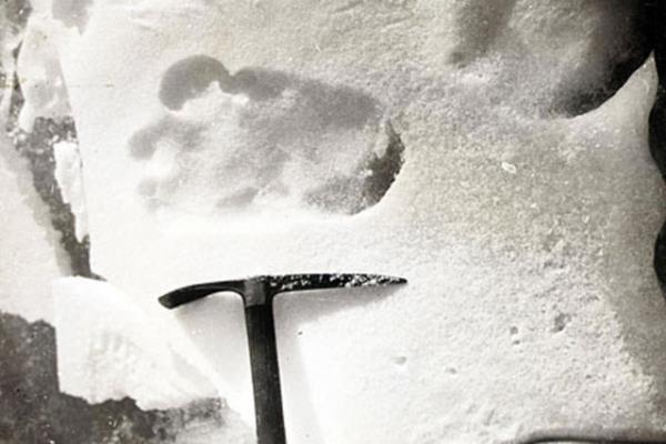 Bu da Himalayalar'da var olduu ileri srlen Yeti'ye ait olduuna inanlan ayak izi