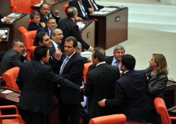 CHP'li vekiller ile AK Parti'li vekiller arasnda yaanan szl tartma esnasnda yeniden sz alan Bakan Yldz unlar syledi: