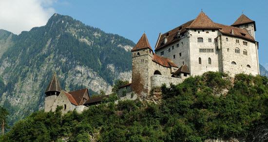 <p><b>Liechtenstein</b></p>  lke, 1868'de yaanan Avusturya-Prusya savann ardndan, bteleri kaldrmad gerekesiyle ordudan vazgeme karar ald.