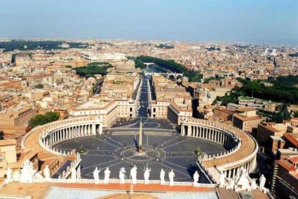 <p><b>Vatikan</b></p>  Bugn Vatikan'n koruyucu gc svireli Muhafzlar tarafndan korunuyor. svireli Muhafzlar Papa'nn yan sra Vatikan Saray'n korumakla da ykml.