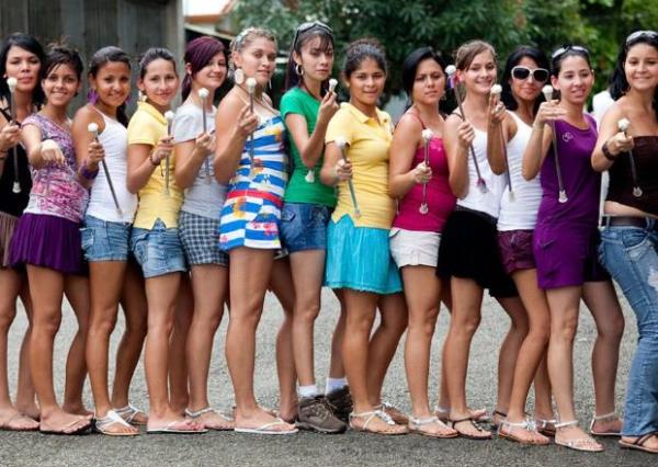 <p><b>Kosta Rika</b></p>  1947'de imzalanan Amerika lkeleri Karlkl Yardm Antlamas sayesinde eer herhangi bir lke Kosta Rika'ya saldracak ya da sava aacak olursa, aralarnda ABD, ili ve Kba da bulunan 21 lkenin Kosta Rika'nn savunmas iin bir eit askeri gc lkeye gndermesi gerekiyor