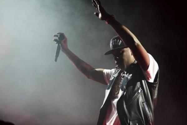 <br><b>12 Jay-Z</b></br>  60 milyon dolar