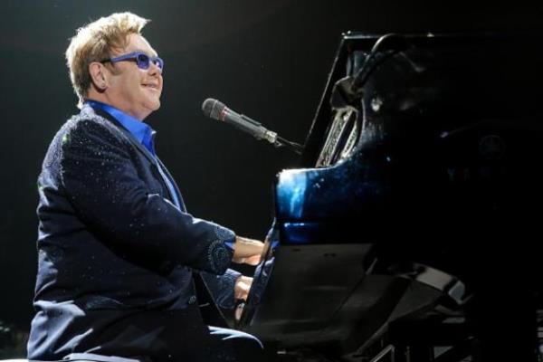 <br><b>21 Elton John</b></br>  45 milyon dolar