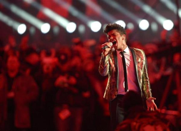 <br><b>14 Bruno Mars</b></br>  60 milyon dolar