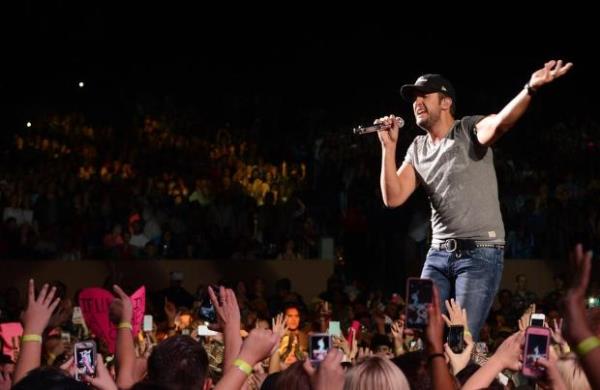 <br><b>28 Luke Bryan</b></br>  34 milyon dolar