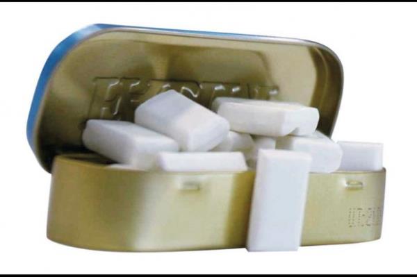 7- Sakz: Singapur, 1992 ylnda yrrle koyduu bir yasak kararyla sakz severlerin balonunu patlatt. Ancak bu durum, 2004 ylnda biraz deiti. imdilerde doktorun yazd reete sayesinde sakz temin edilebilir.