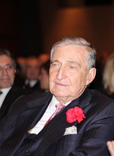 <br><b>7 Rahmi Ko</b></br>  2014 Serveti: 2 milyar 100 milyon dolar