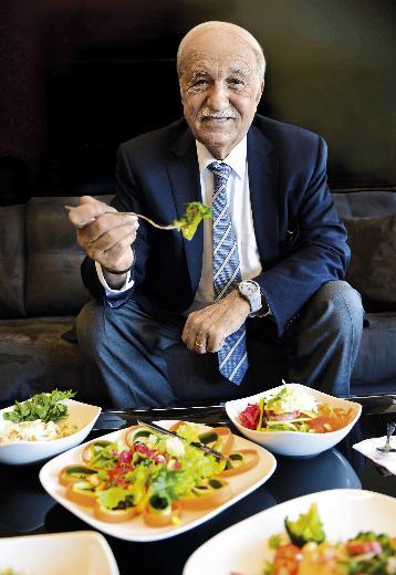 <br><b>3 Hsn zyein</b></br>  2014 Serveti: 3 milyar dolar