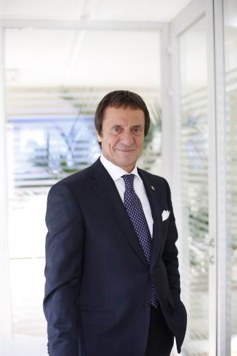 <br><b>20 Ahmet Zorlu</b></br>  2014 Serveti: 1 milyar 200 milyon dolar