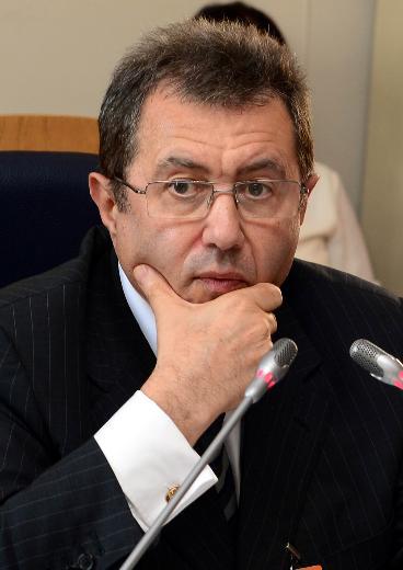 <br><b>15 Mehmet Emin Karamehmet</b></br>  2014 Serveti: 1 milyar 500 milyon dolar