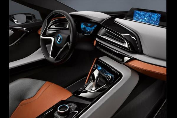 Yeni geli�tirilen iki koltuklu cabrio otomobilin a��rl���n�n azalt�lmas� ile birlikte 350 HP'lik bir g�c� kontrol ederek 100 kilometre en fazla 2.7 litre yak�t t�ketiyor.