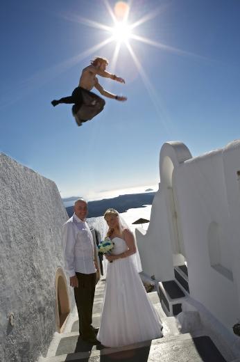 Siz siz olun, ekilen fotorafnz paylamadan nce dikkatlice bakn; aksi halde arkaplanda fotorafnz bozan grntler banza i aabilir! te internete den dikkatsizce paylalan o fotoraflar...