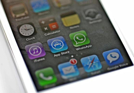 <p><b>Whatsapp' birden fazla telefonda kullanabilir miyim</b></p>  Hayr. Whatsapp bugne dek tm srmlerinde sadece tek telefon destei vermekle yetindi. Yani birden fazla telefondan ayn Whatsapp hesabn kullanamazsnz.