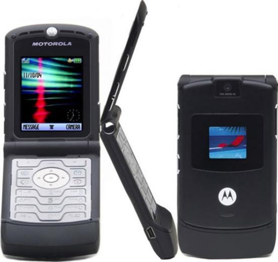 <br><b>Motorola RAZR V3</b></br>  k tarihi: 2004     <br>Sat adedi: 130 milyondan fazla</br>