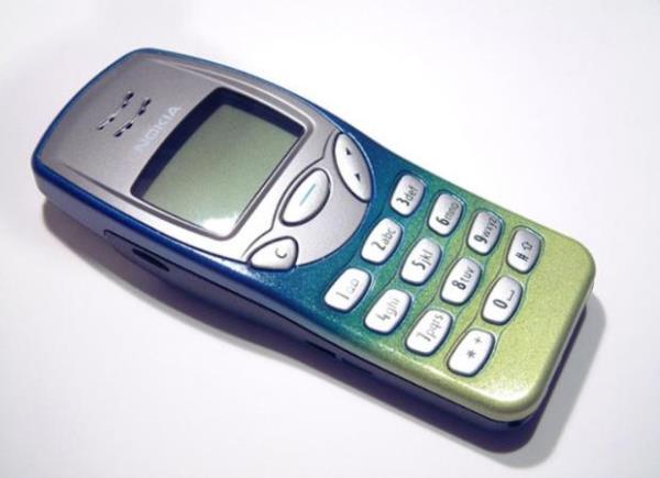 <br><b>Nokia 3210</b></br>  <br>k tarihi: 1999 </br>    Sat adedi: 160 milyon
