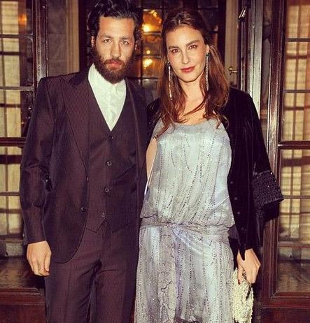 Ece Skan ile mit Benan bu yln ubat aynda dnyaevine girdi.