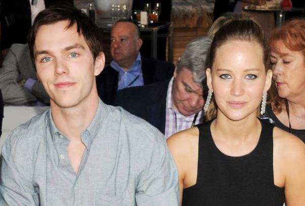 Gen kuan baarl yldzlarndan Jennifer Lawrence Nicholas Hoult'tan bu kez kesin olarak ayrld.