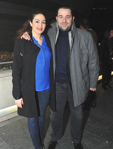 iftin maddi gerekelerle boand ileri srld. iftin ayrlnn ilk iareti aslnda sosyal medyada geldi. Demirer, eini Instagram'da takip etmeyi brakt. zge Borak ise eski eini takip etmeyi srdrd. Ancak bir sre sonra o da takibi brakt.