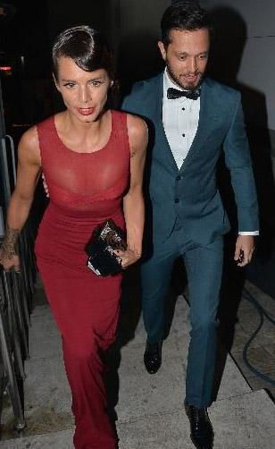 2014 ylnn en bomba ayrlklarndan birine Murat Boz ile uzatmal sevgilisi Eliz Sakuolu imza att.