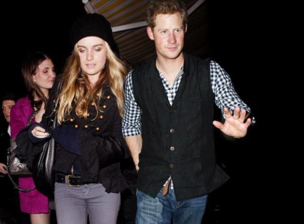 Prens Harry, Cressita Bonas ile ciddi bir flrt dnemi yaad.