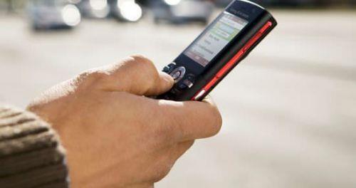 Engellediiniz numaralar ve iMessage kullanclarn grmek isterseniz, Ayarlar > Mesajlar yolunu izleyin, ekran aa kaydrn ve Engellenenler zerine dokunun.