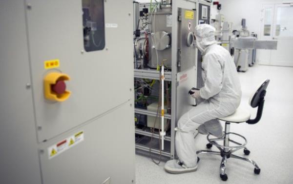 ipler enerji sektrnde de kullanlacak. Gne enerjisi, hidroelektrik santraller ya da rzgar enerjisiyle retilmi elektriin bir yerden bir yere tanmas srasnda voltajn 4-5 kez evrilmesinden (ykseltilmesi veya azaltlmas) kaynaklanan ve yzde 20'ye varan enerji kayplar ortadan kalkacak