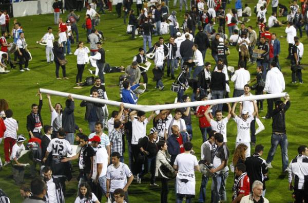 Vaziyyet-l velvele ve igal-i cemaatiyye : Seyircinin sahay igali